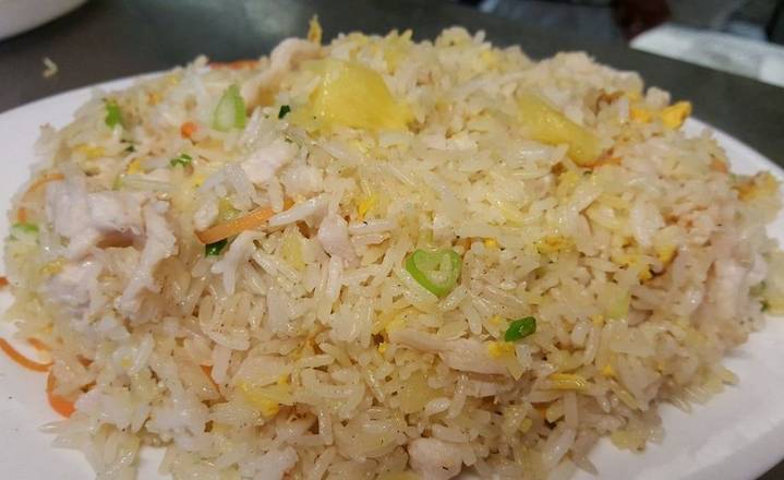 R11. Chicken & Pineapple Fried Rice 菠萝鸡炒饭